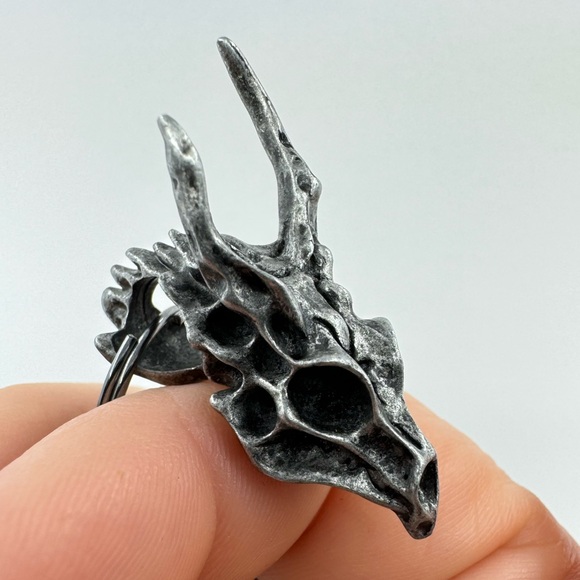 Black Dragon Skull Keychain - Picture 3 of 12